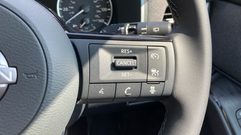 Nissan Qashqai 1.3 DiG-T MH Acenta Premium 5dr Petrol Hatchback